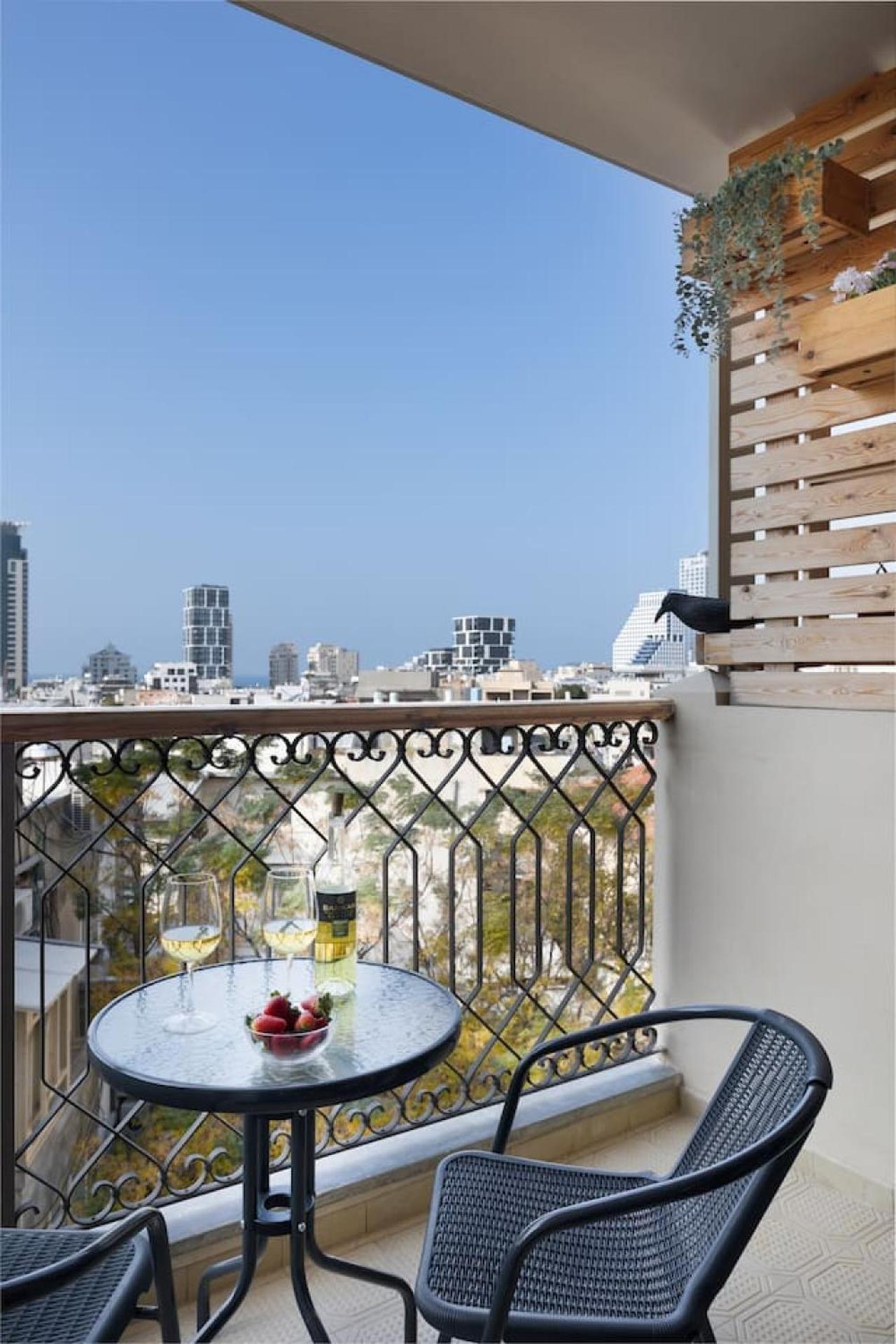 Elegant Apartment W Balcony & Mamad In Heart Of Tel Aviv By Sea N' Rent Luaran gambar